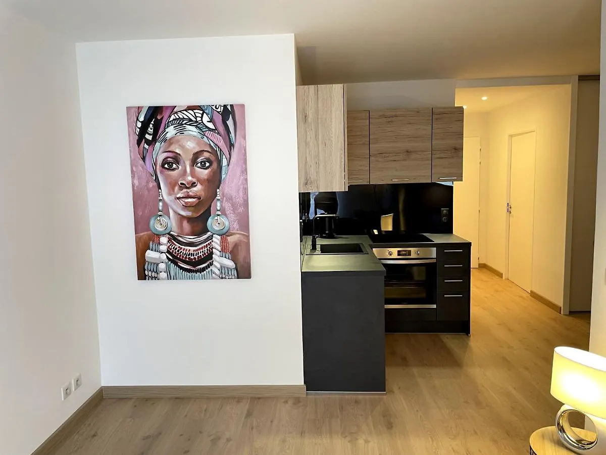 Très bel appartement T2 de standing entièrement meublé à 5 min à pied du centre. Divonne-les-Bains