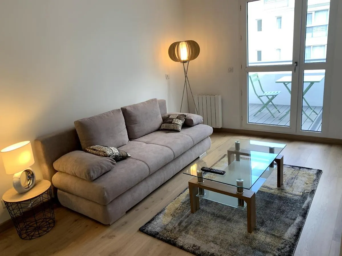 Très bel appartement T2 de standing entièrement meublé à 5 min à pied du centre. Divonne-les-Bains