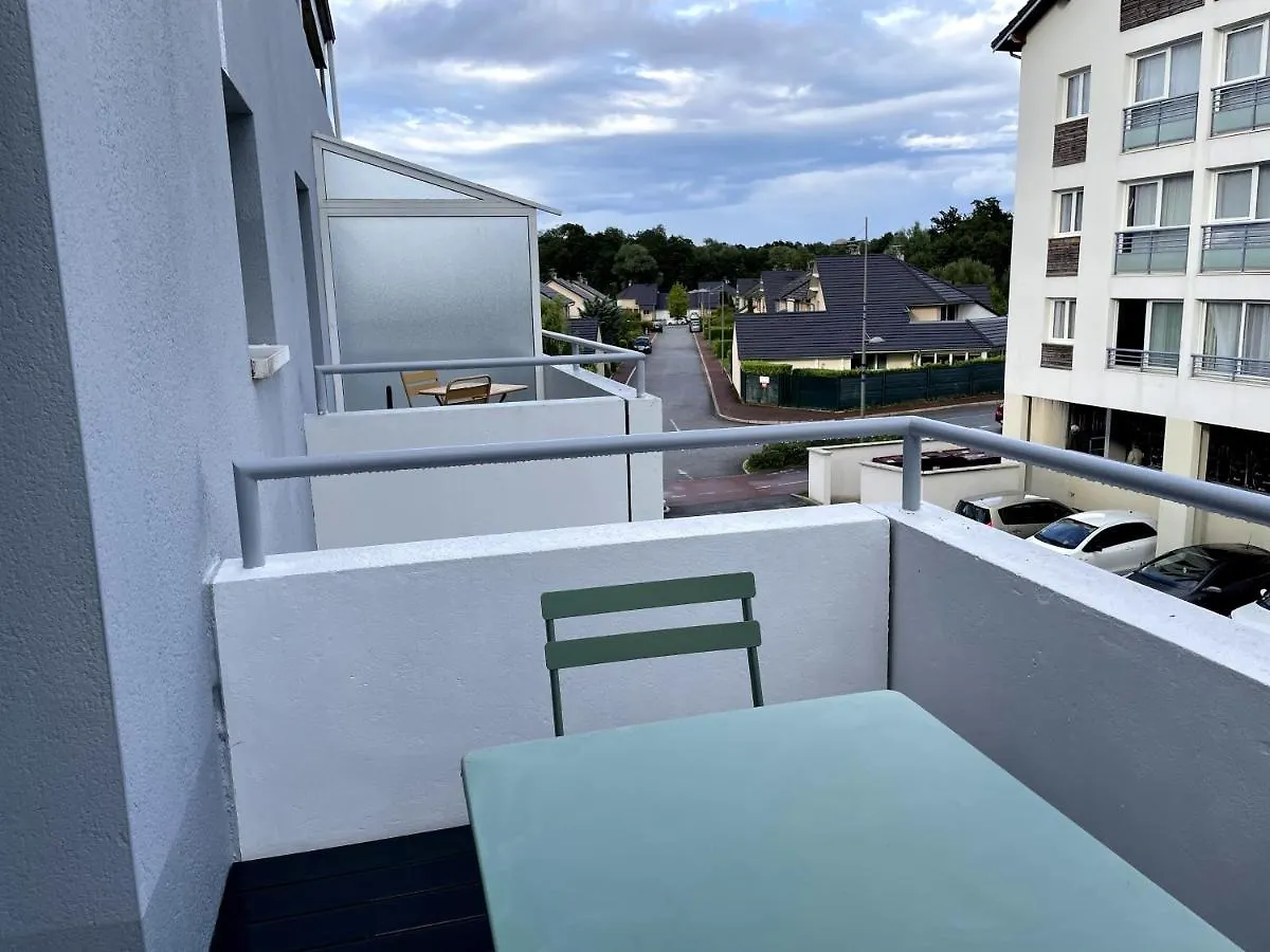Très bel appartement T2 de standing entièrement meublé à 5 min à pied du centre. Divonne-les-Bains France